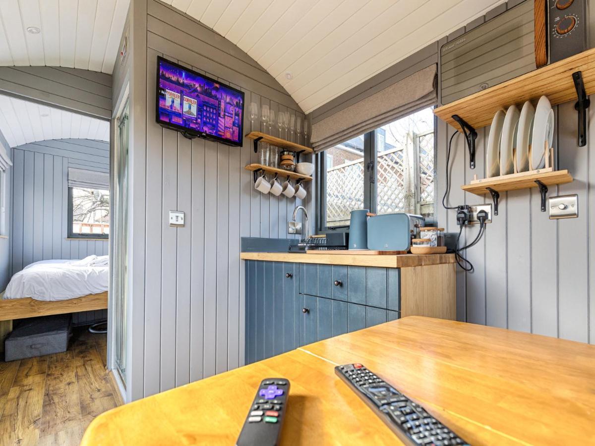 Pass The Keys Whitstable Shepherds Hut Minutes From The Harbour Villa Eksteriør bilde