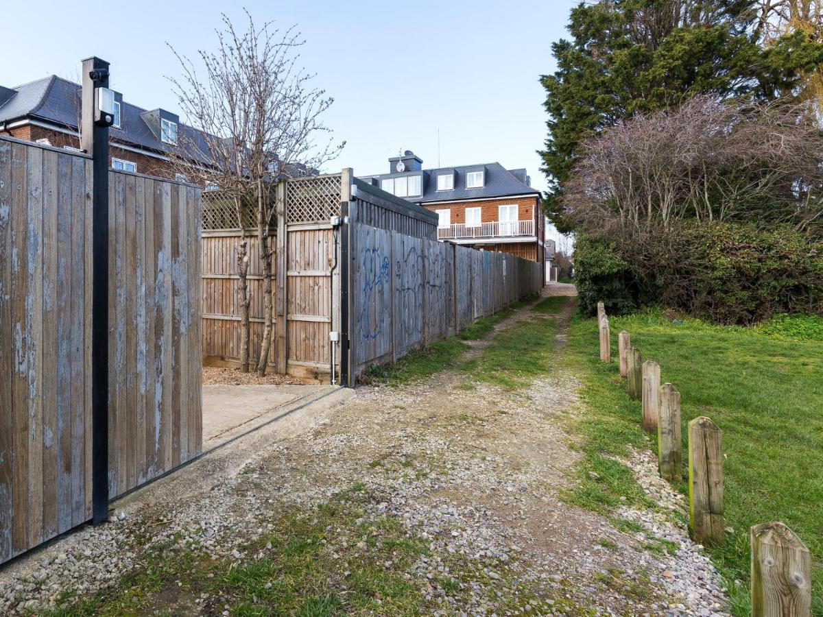 Pass The Keys Whitstable Shepherds Hut Minutes From The Harbour Villa Eksteriør bilde